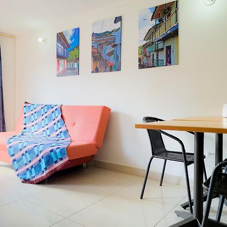 Hostal - Dona Elva A 15 Min Del Aeropuerto Рионегро Екстериор снимка