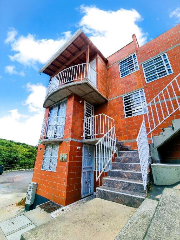 Hostal - Dona Elva A 15 Min Del Aeropuerto Рионегро Екстериор снимка